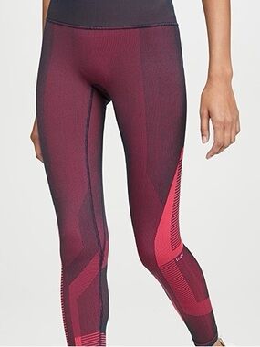 LNDR - COSMOS LEGGING
- Performance Leggings
